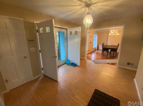 34 Waldhaven Ct, Piscataway, NJ 08854-5574