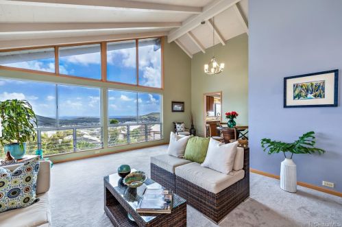 993 Kaloaloa St, Honolulu, HI 96825-1330