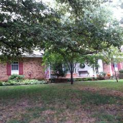 725 Country Club Rd, Piggott, AR 72454-1107