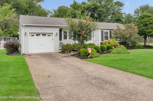 620 Pine St, Lacey Township, NJ 08734-2517