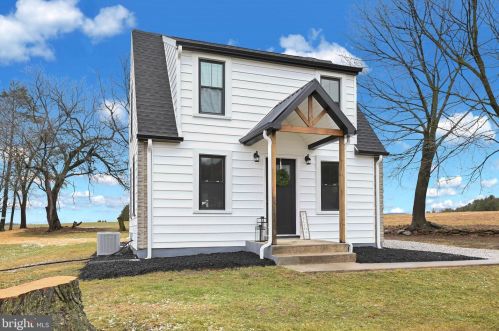 3489 Lower Glades Rd, York PA  17406-6930 exterior