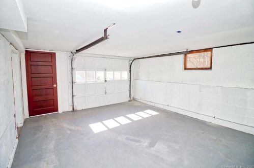 5 Walnut Ave, Huntington CT  06484-2913 exterior