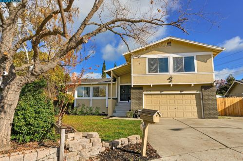 5373 Saddlewood Ct, Concord, CA 94521-1505