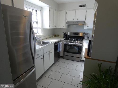 98 Valleybrook Dr, Lancaster PA  17601-4617 exterior