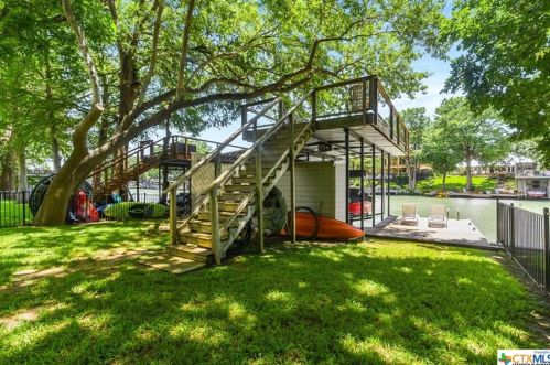 1035 Timber Elm, Seguin TX  78155-1138 exterior