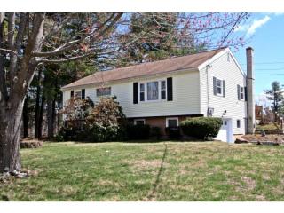 3 Gary Dr, Rochester, NH 03867-5126
