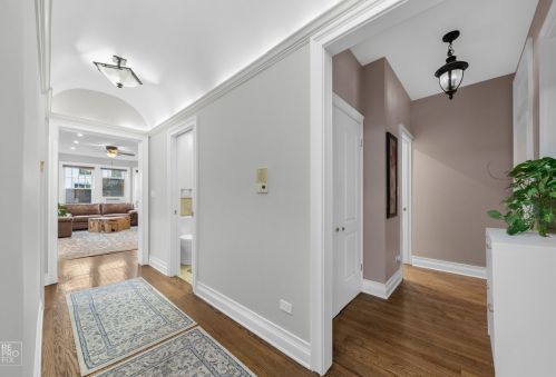 2946 Pine Grove Ave, Chicago, IL 60657-9659