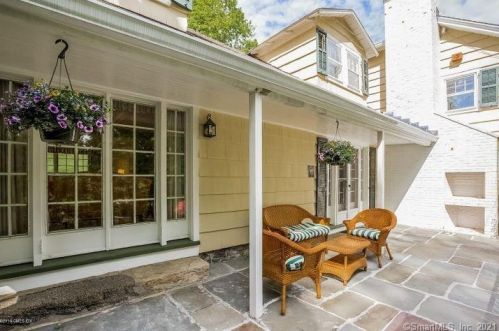 116 Pecksland Rd, Greenwich CT  06831-3650 exterior