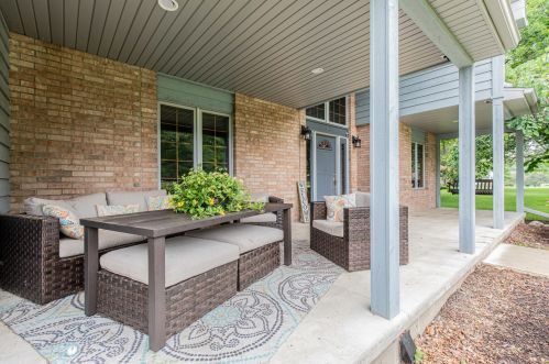 608 Bryant Circle Dr, Hollowayville, IL 61356-2344