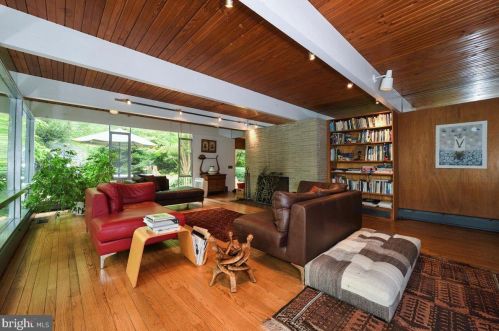 74 Woodland Dr, Princeton NJ  08540-1314 exterior