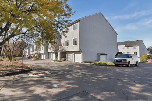 86 Staffordshire Commons Dr, Wallingford, CT 06492-1757