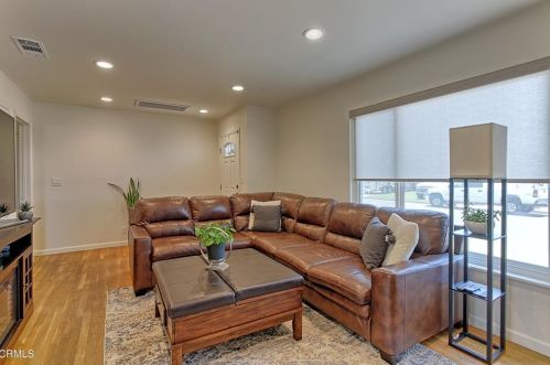 215 Vanderbilt Dr, Oxnard, CA 93036-2406