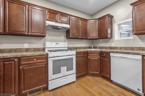 77 Jersey St, Paterson NJ  07501-1718 exterior