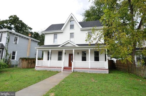 37 Church St, Beverly, NJ 08010-3526