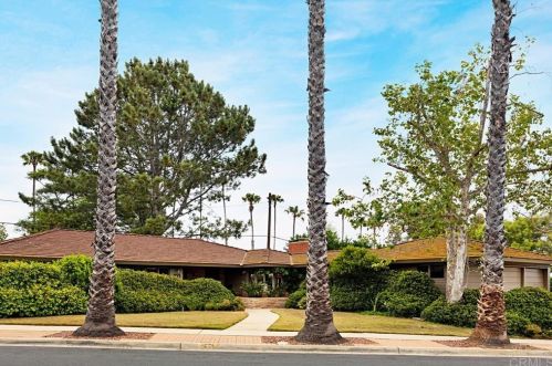 871 Moana Dr, San Diego, CA 92106-2811