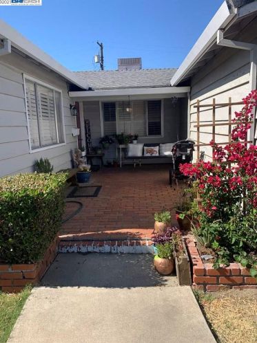 105 Pereira Ave, Tracy, CA 95376-2749