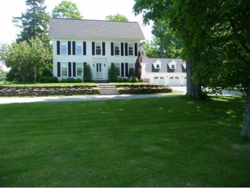 77 Broad St, Hollis, NH 03049-6017