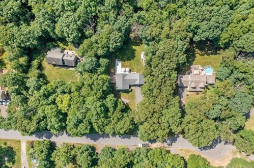 19 Brook Hill Dr, East Hampton, CT 06424-1675
