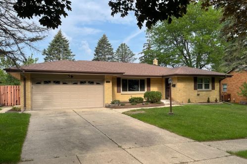 523 Blenheim Dr, Rockford, IL 61108-2013