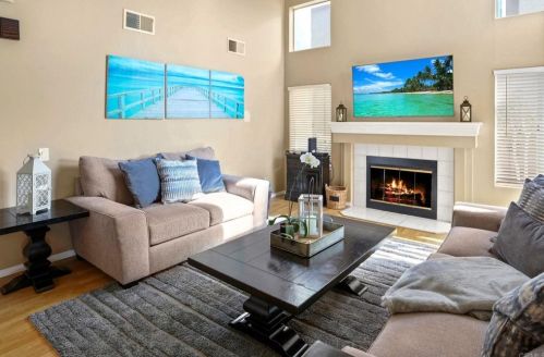 1894 Timber Trl, Vista CA 92081-7326 exterior