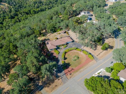 1790 Deerwood Dr, Ukiah, CA 95482-3614