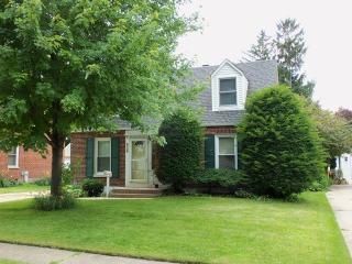 829 Queen Anne St, Bull Valley, IL 60098-2844
