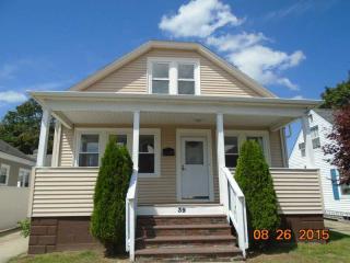 39 Orlando Ave, Cranston, RI 02910-3143