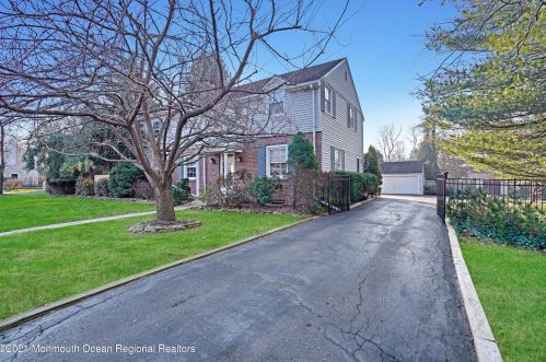 51 Pinckney Rd, Tinton Falls, NJ 07701-2106