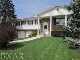704 Northway Ln, Bloomington, IL 61701-2130