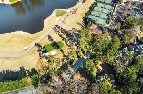100 Brookhaven Dr, Atlanta GA  30319-3003 exterior