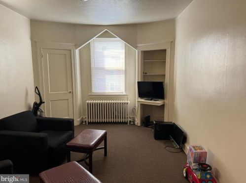 250 Comly St, Philadelphia PA 19120-1124 exterior