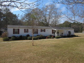 1226 Shore Line Dr, Tignall, GA 30668-4539