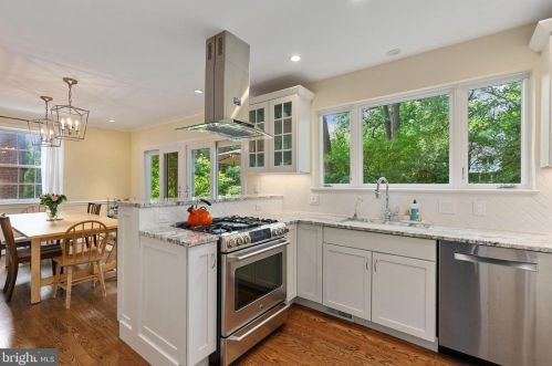 1516 Live Oak Dr, Silver Spring MD 20910-1543 exterior