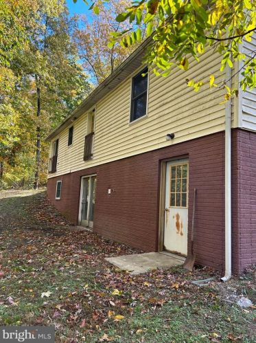 1008 Carefree Ln, Boyce, VA 22620-3140