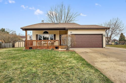 911 Cumberland Ct, Carol Stream, IL 60188-9070
