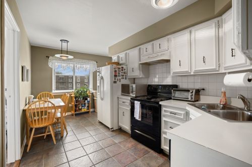 9817 Bianco Ter, Des Plaines, IL 60016-1651
