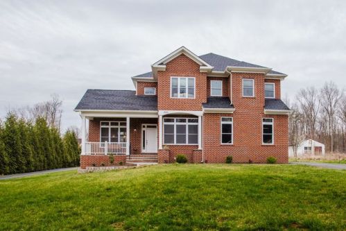 12433 Popes Head Rd, Clifton, VA 20124-1317