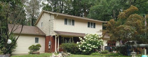 5301 Rolling Rd, Springfield, VA 22151-1109