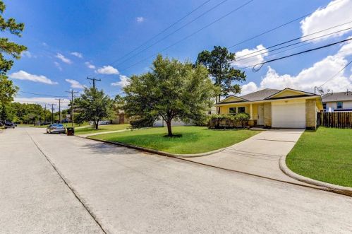 16751 Fallen Timbers Dr, Conroe TX  77385-3777 exterior