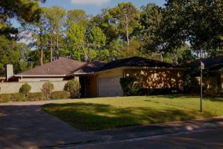 1715 Briarpark Dr, Houston TX  77042-2133 exterior