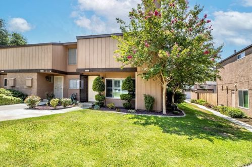 141 Center Pl, Redlands, CA 92373-8105