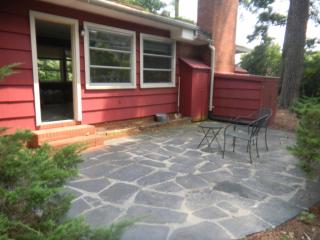 1 Rogerson Dr, Chapel Hill NC  27517-4035 exterior