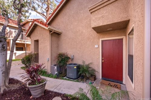 2392 Archwood Ln, Simi Valley CA 93063-6132 exterior