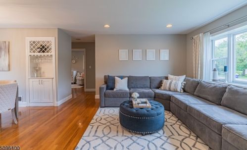 28 Windsor Ave, Dover NJ  07869-1364 exterior