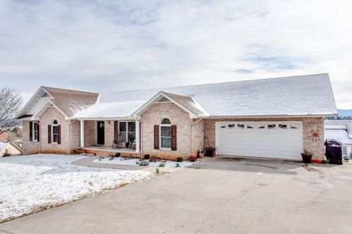 345 Meadowlake Cir, Seymour, TN 37865-4968