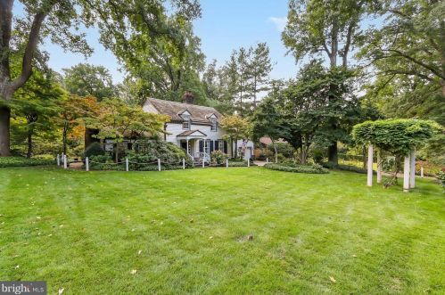 3059 Cedarwood Ln, Falls Church, VA 22042-4301