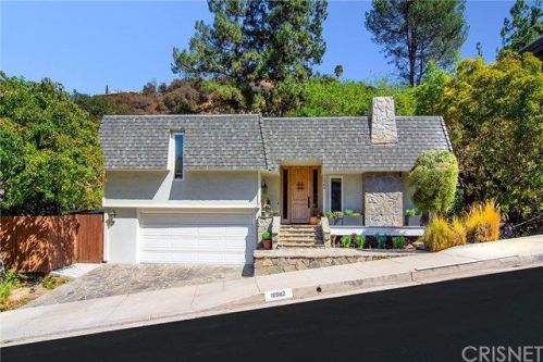 16982 Escalon Dr, Van Nuys, CA 91436-3836