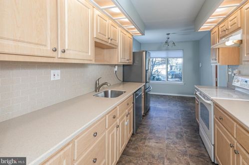 36 Cameron Ct, Princeton NJ  08540-3924 exterior