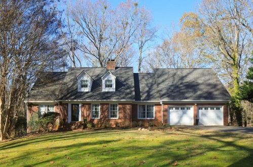 211 Hickory Blf, Dahlonega, GA 30533-4324