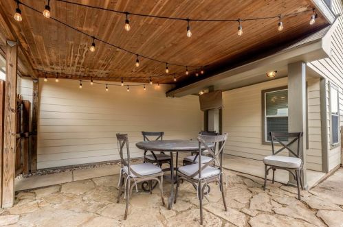 2009 Autumn Lk Dr, Bryan TX  77807-5112 exterior